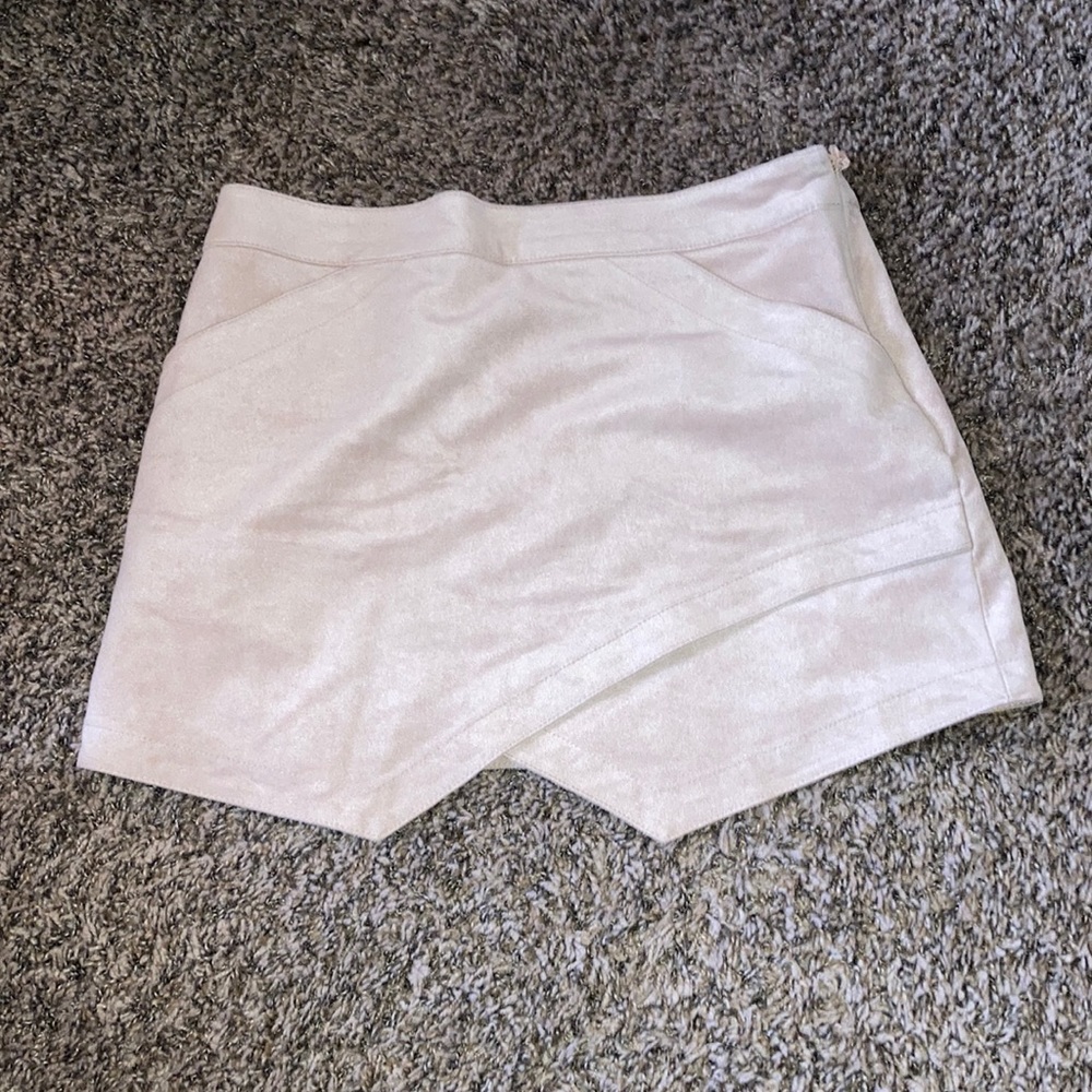 Pink skirt with pockets